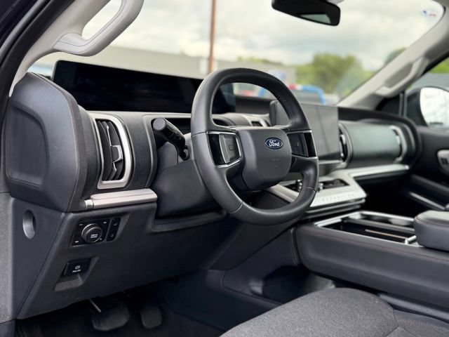 Certified 2025 Ford Expedition Active AWD/4WD image 12