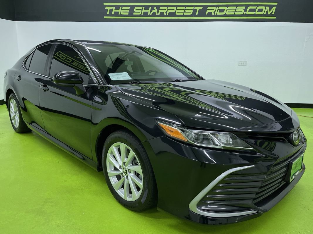 Used 2022 Toyota Camry LE image 2