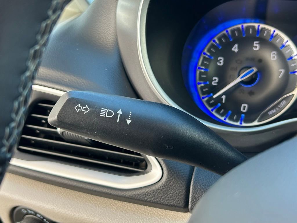 Used 2022 Chrysler Pacifica Touring-L image 26