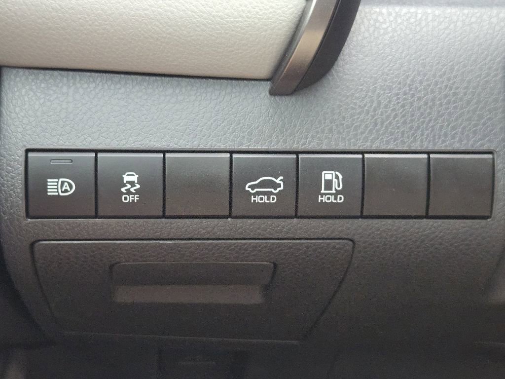 Used 2022 Toyota Camry LE FWD image 21