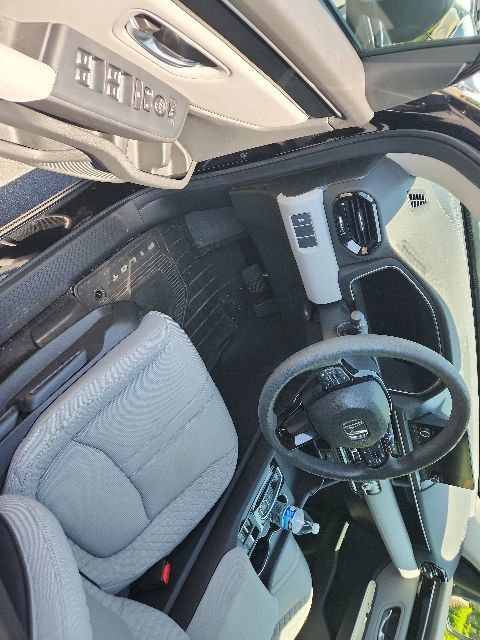 Used 2023 Honda Pilot LX image 5