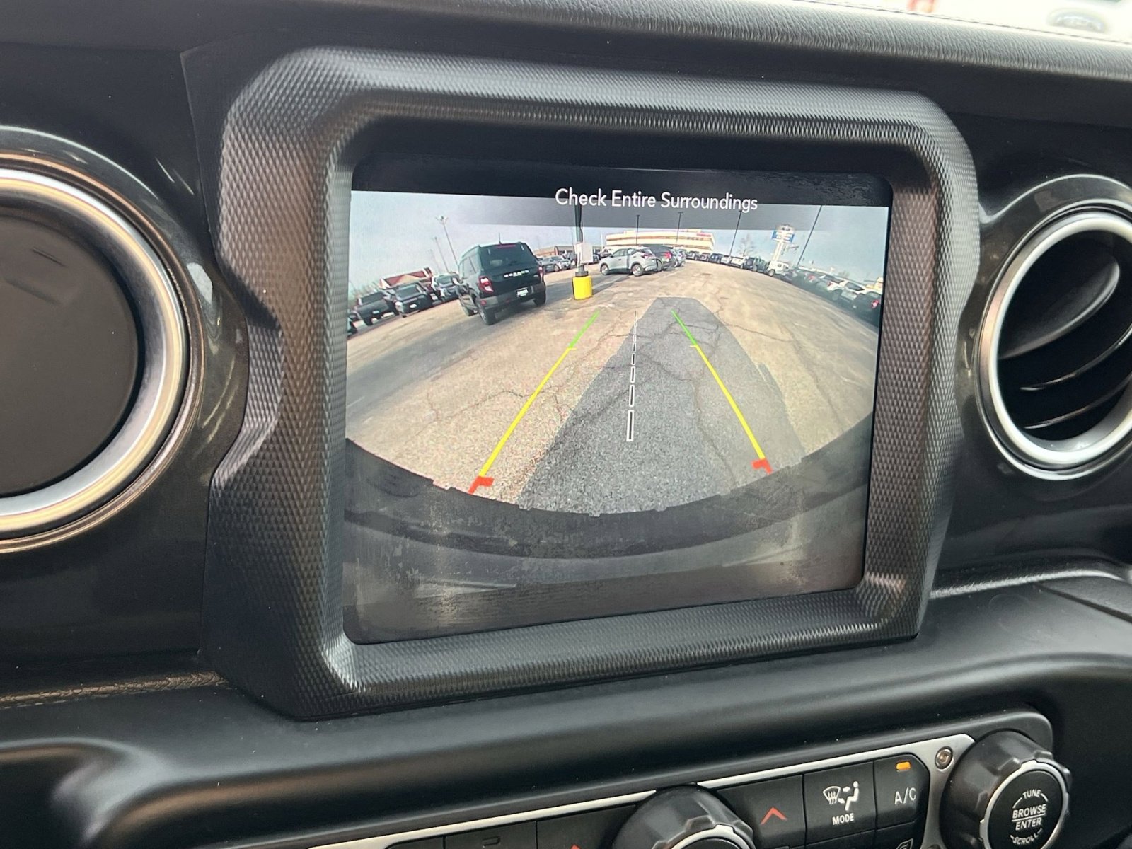 Used 2020 Jeep Wrangler Unlimited Sahara image 18