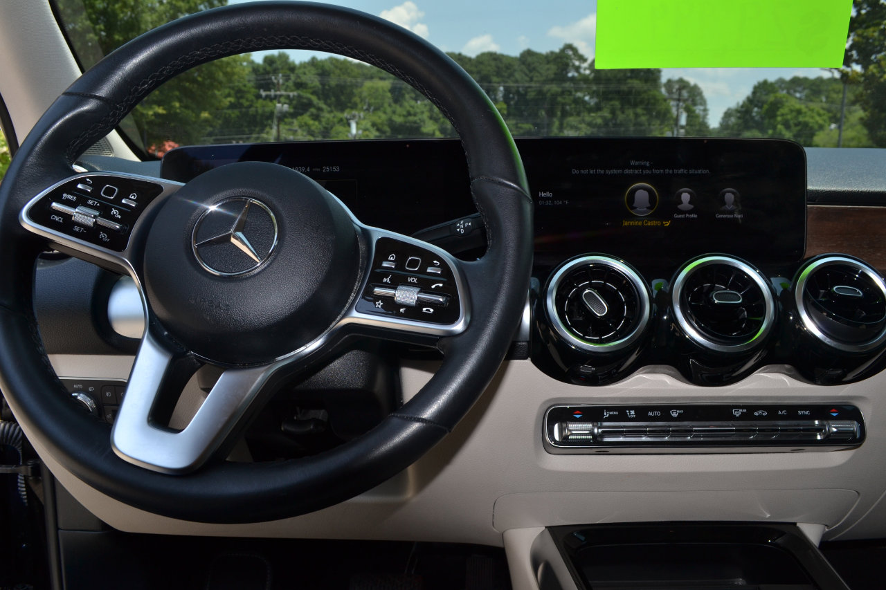 Used 2023 Mercedes-Benz GLB 250 image 29