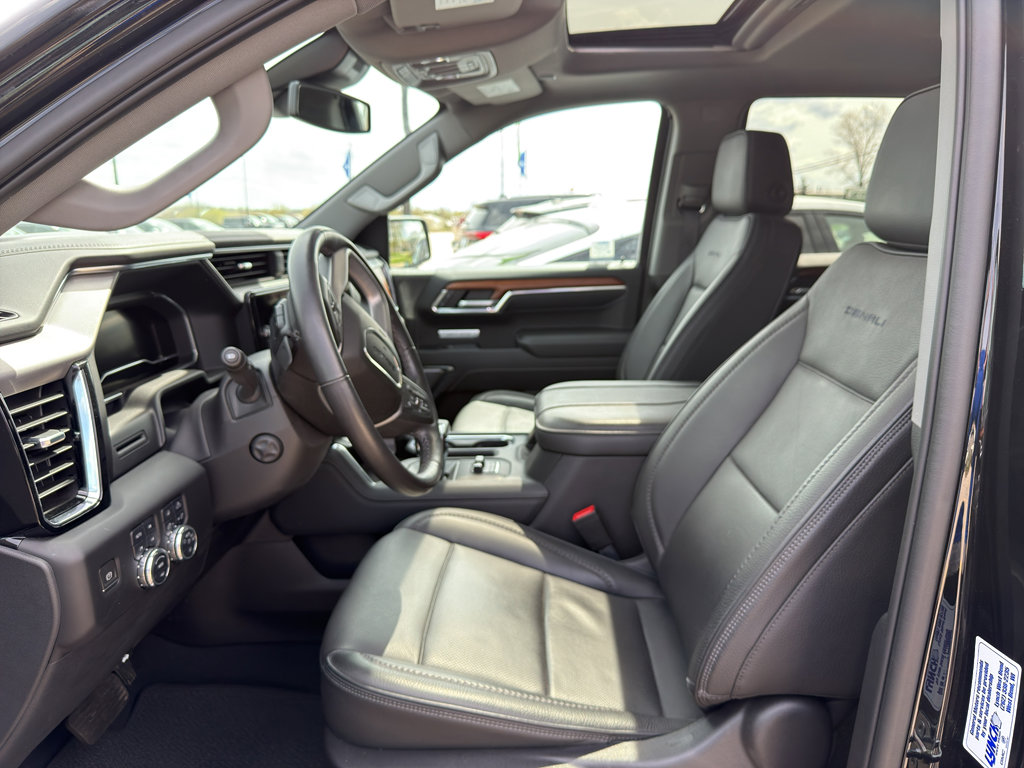 Used 2023 GMC Sierra 1500 Denali AWD/4WD image 3