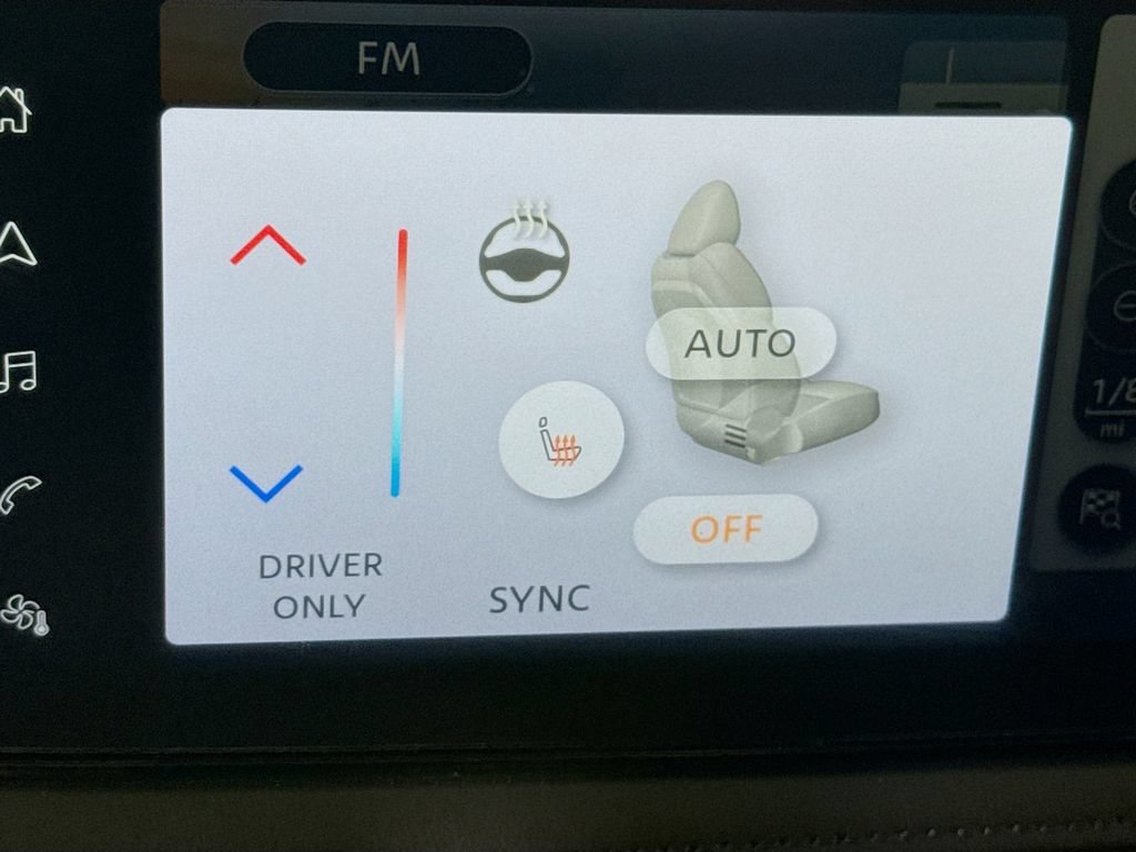 Used 2023 Nissan Ariya AWD image 11
