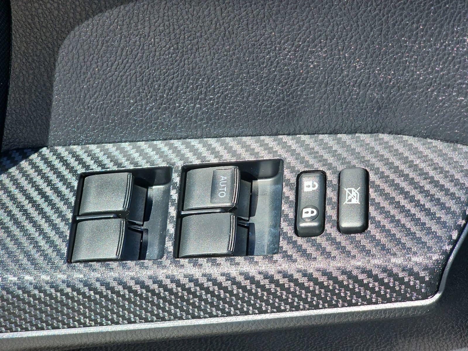 Used 2015 Toyota RAV4 LE image 28