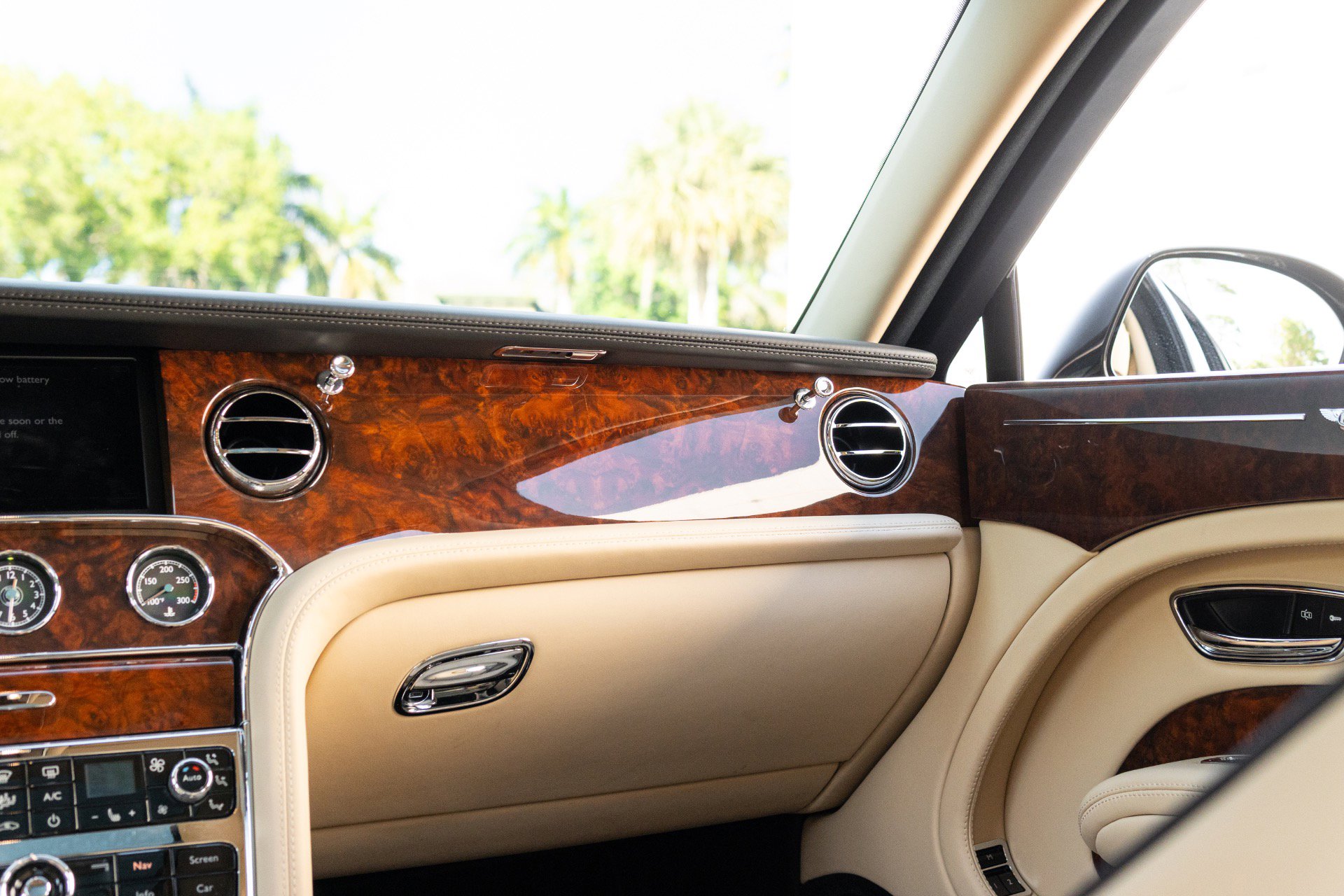 Used 2014 Bentley Mulsanne RWD image 48