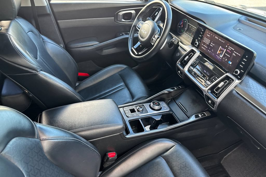 Used 2023 Kia Sorento EX AWD/4WD image 17