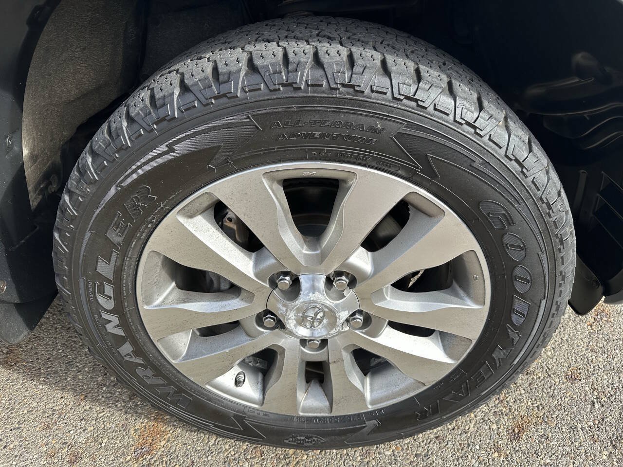 Used 2013 Toyota Sequoia Limited AWD/4WD image 31