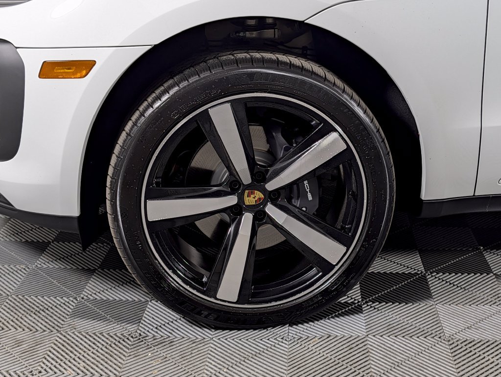 New 2026 Porsche Macan AWD/4WD image 11