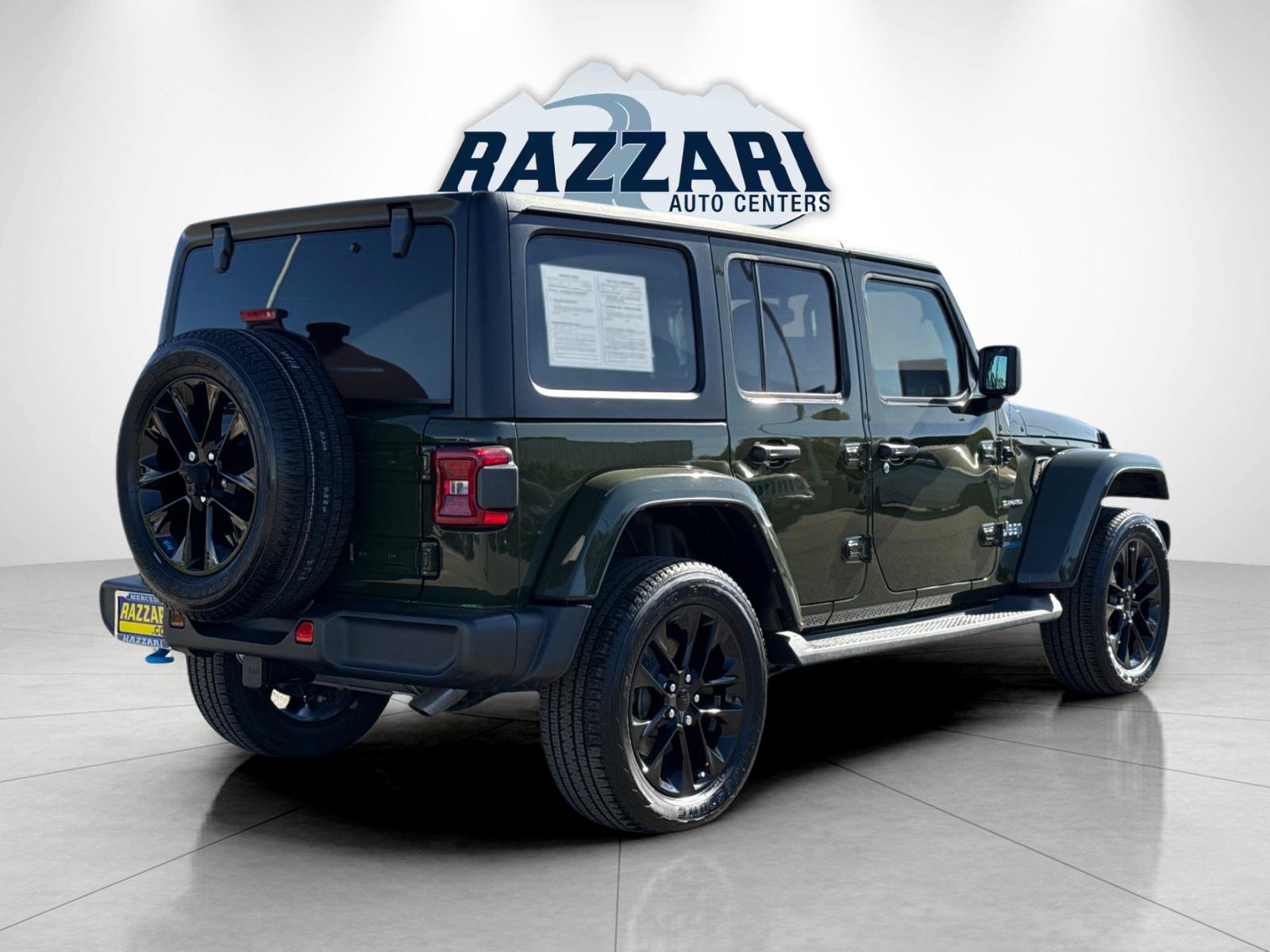 Used 2022 Jeep Wrangler Unlimited Sahara w/ Cold Weather Group AWD/4WD image 3