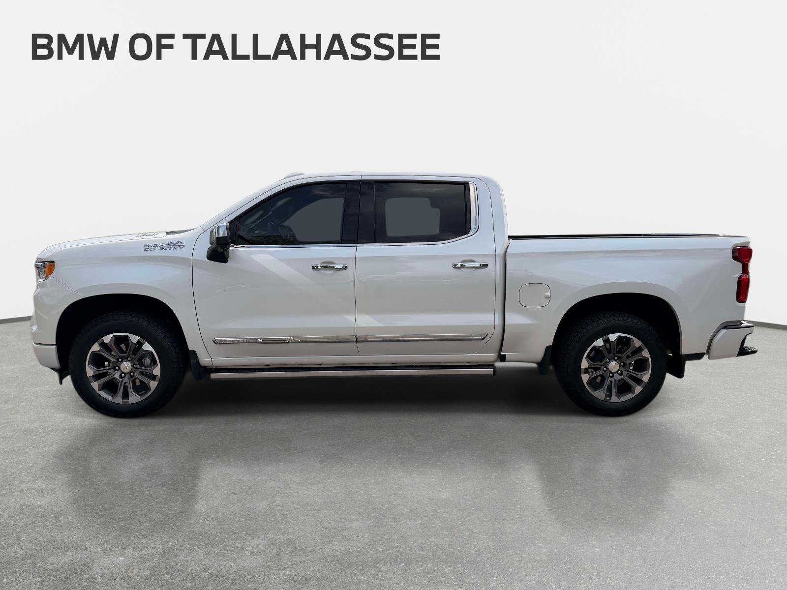 Used 2025 Chevrolet Silverado 1500 High Country w/ Technology Package AWD/4WD image 9