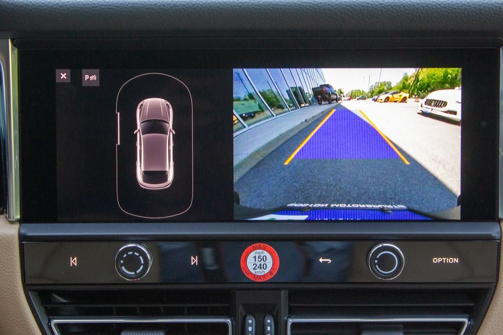 Used 2025 Porsche Macan AWD/4WD image 18