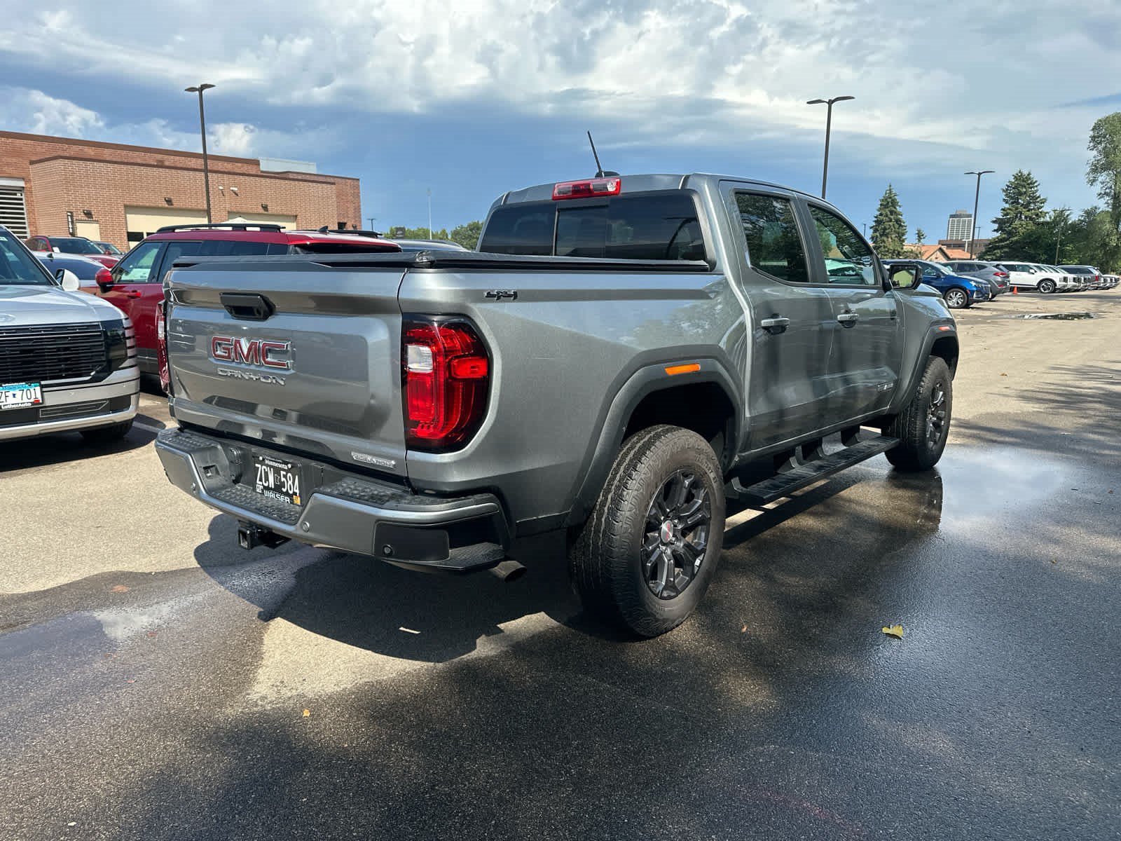 Used 2024 GMC Canyon Elevation w/ Elevation Premium Package AWD/4WD image 2