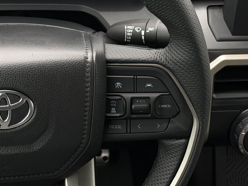Used 2025 Toyota Tacoma TRD Sport AWD/4WD image 15