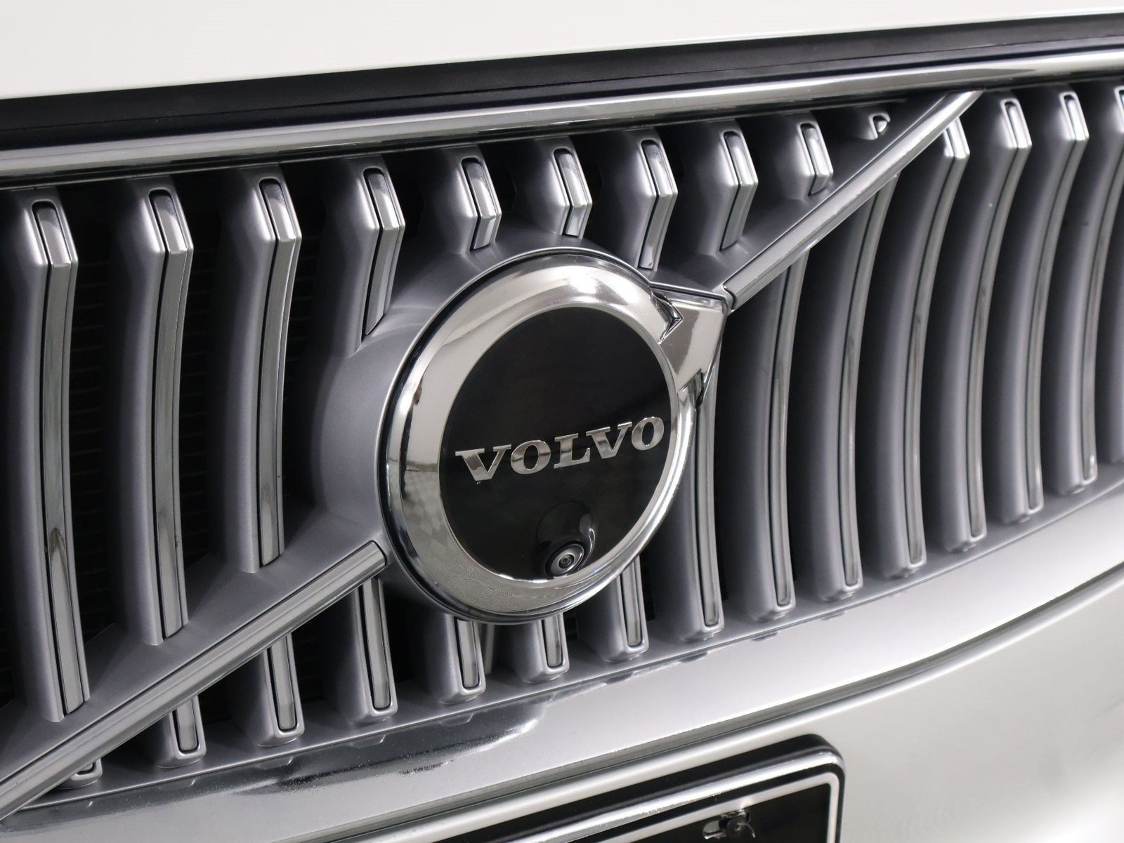 Certified 2025 Volvo XC90 T8 Plus w/ Protection Package Premier AWD/4WD image 27