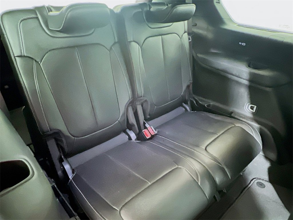 Used 2024 Jeep Grand Cherokee L Limited w/ Luxury Tech Group II image 24