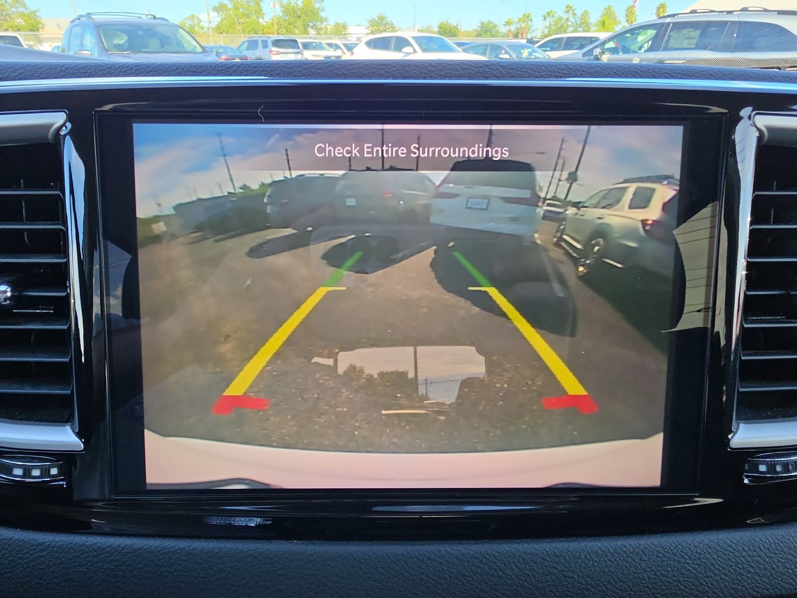 Used 2024 Chrysler Pacifica Touring-L FWD image 18