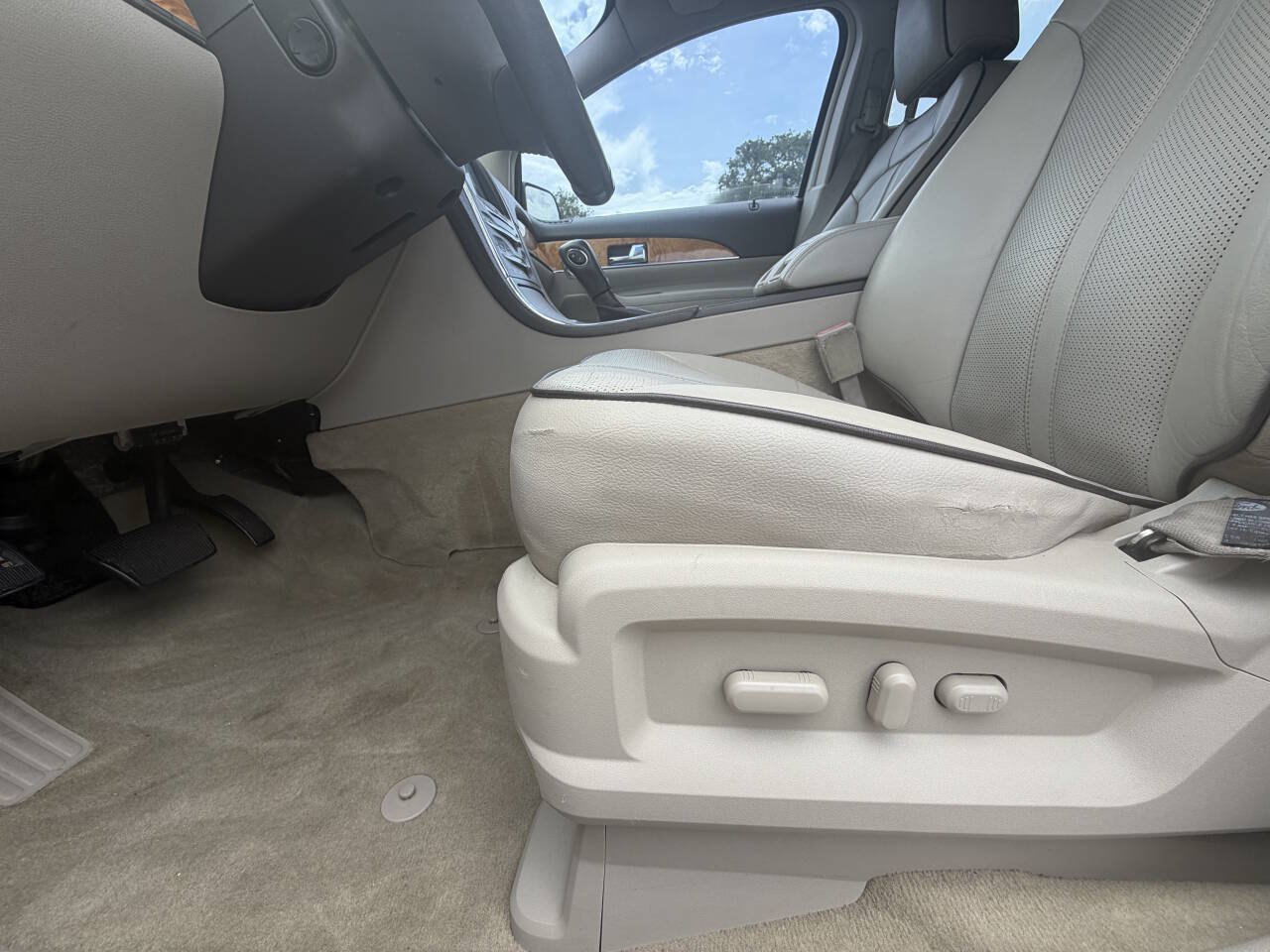 Used 2011 Lincoln MKX 2WD w/ 102A Rapid Spec Order Code image 11