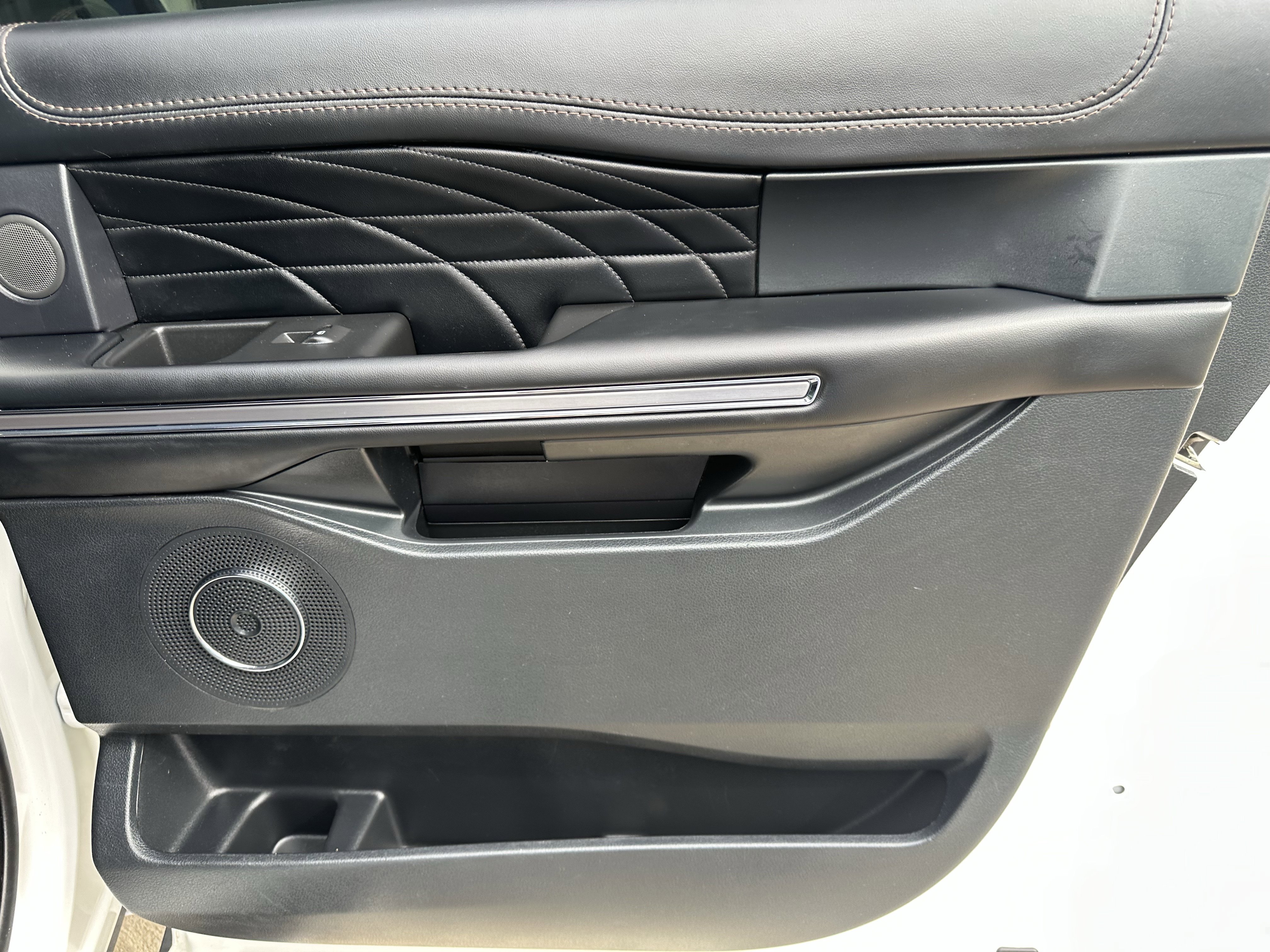 Used 2020 Ford Expedition Max Platinum AWD/4WD image 6