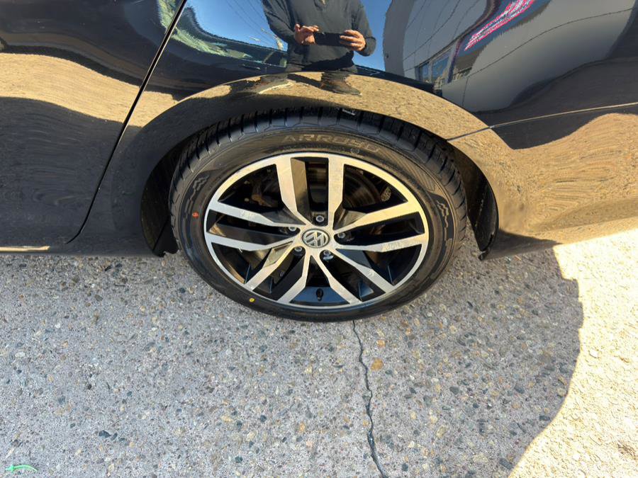 Used 2016 Volkswagen Golf SE image 29