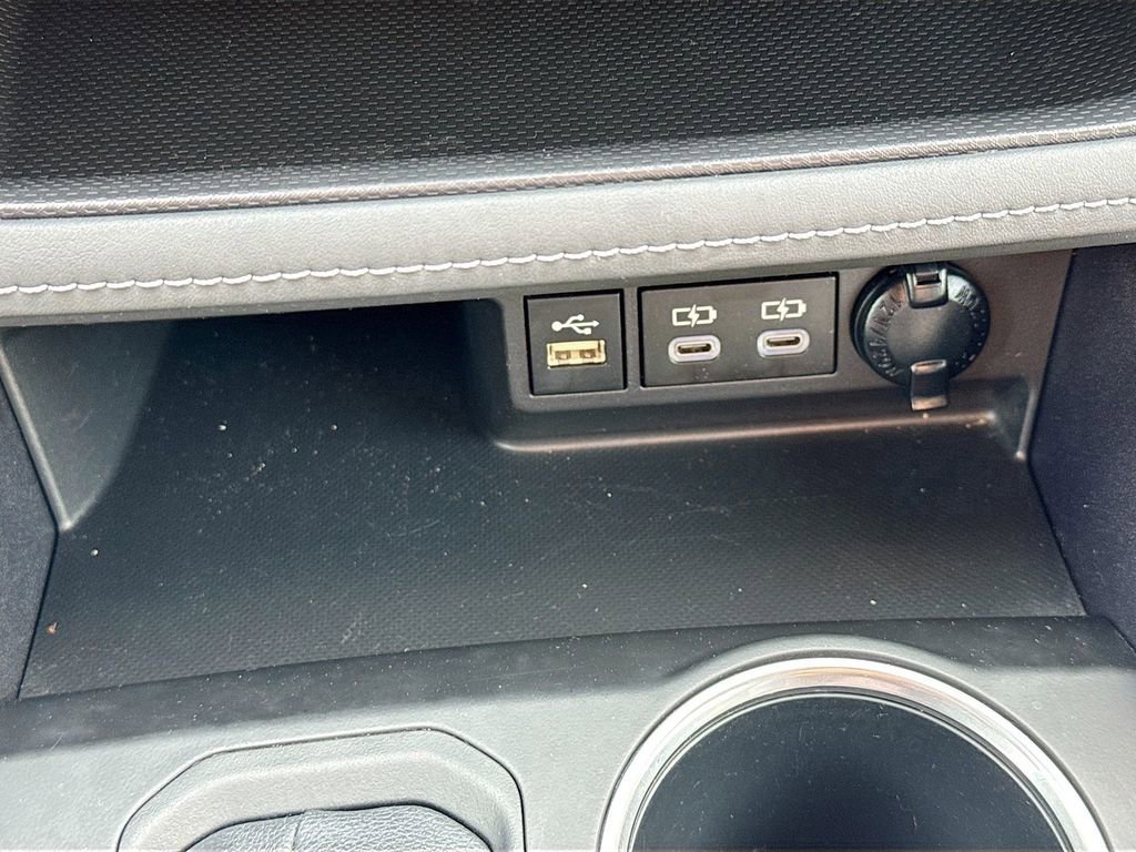 Used 2023 Toyota Highlander LE FWD image 21