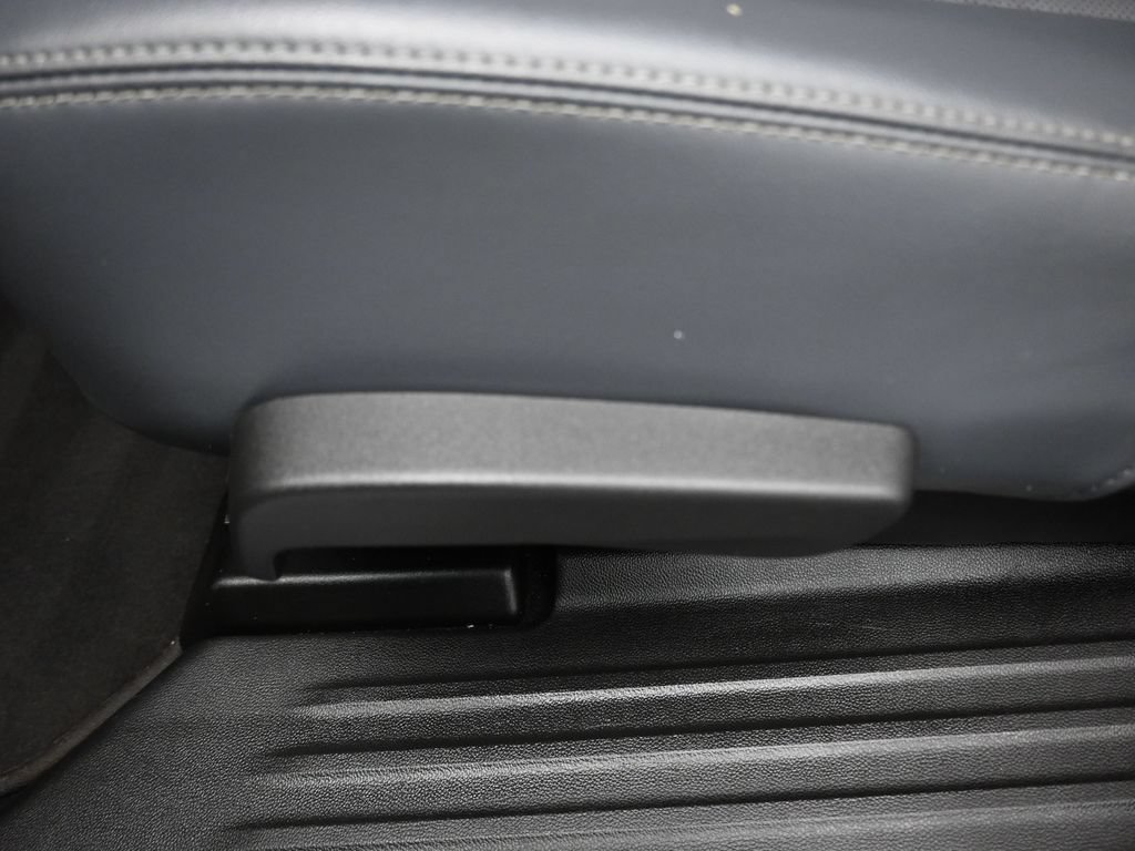Used 2018 Buick Enclave Essence AWD/4WD image 33