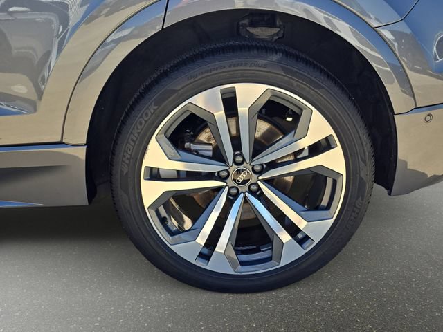 Used 2022 Audi Q8 Prestige AWD/4WD image 37