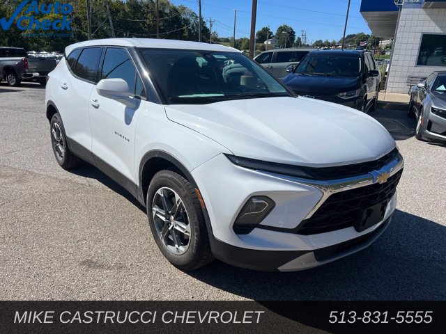 Used 2025 Chevrolet Blazer LT AWD/4WD image 2