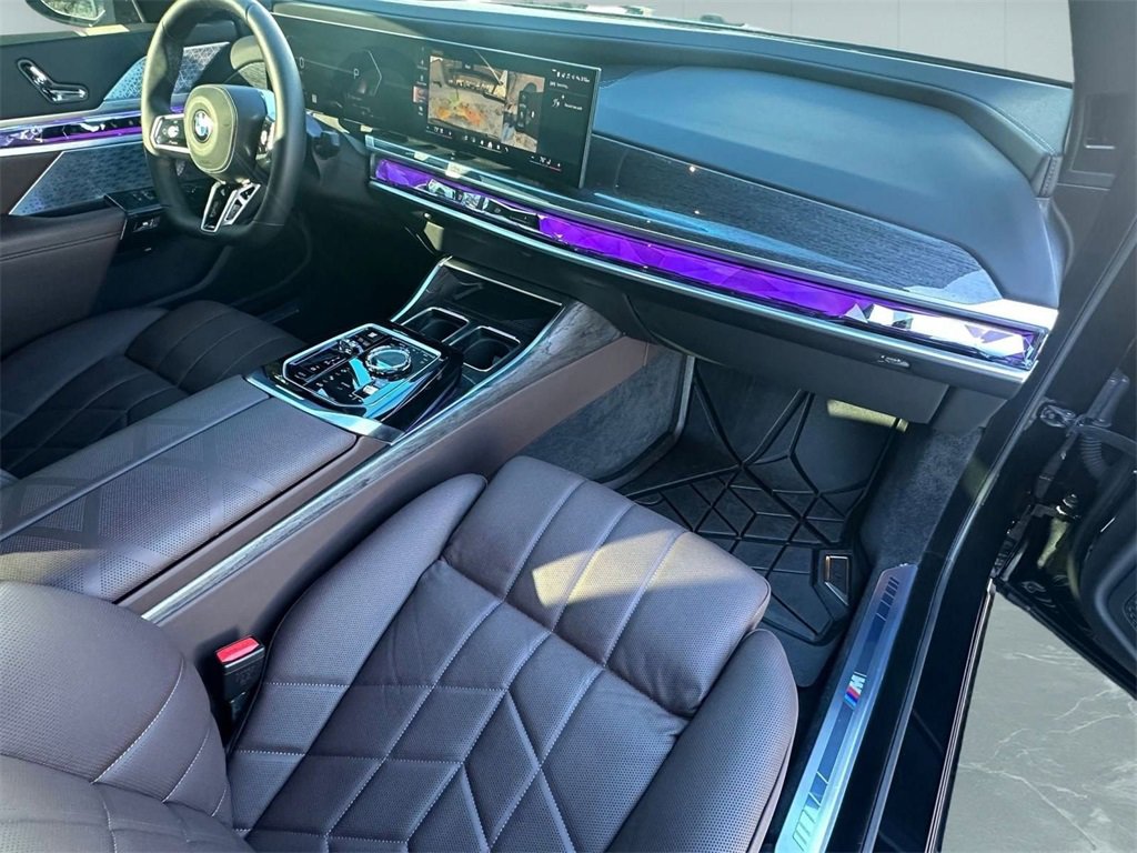 Used 2025 BMW 760i xDrive image 6
