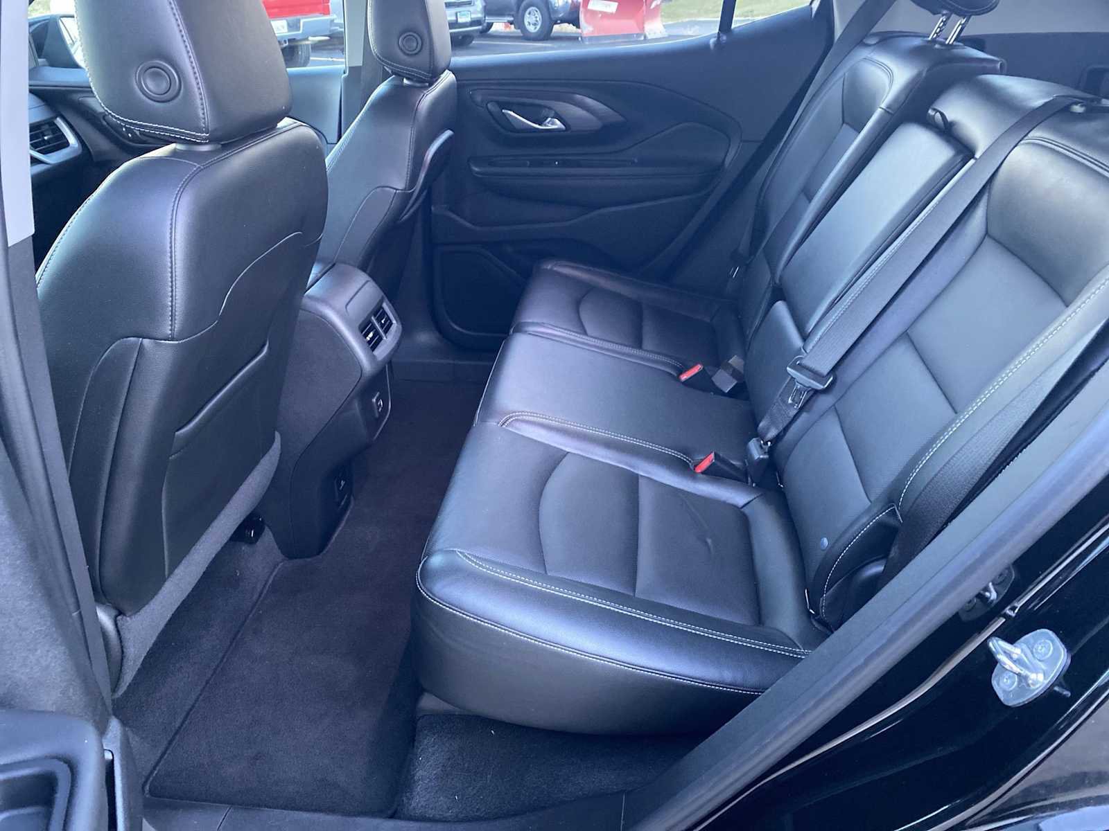 Used 2023 GMC Terrain SLT image 31