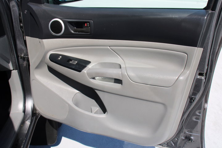 Used 2014 Toyota Tacoma PreRunner w/ SR5 Package RWD image 17