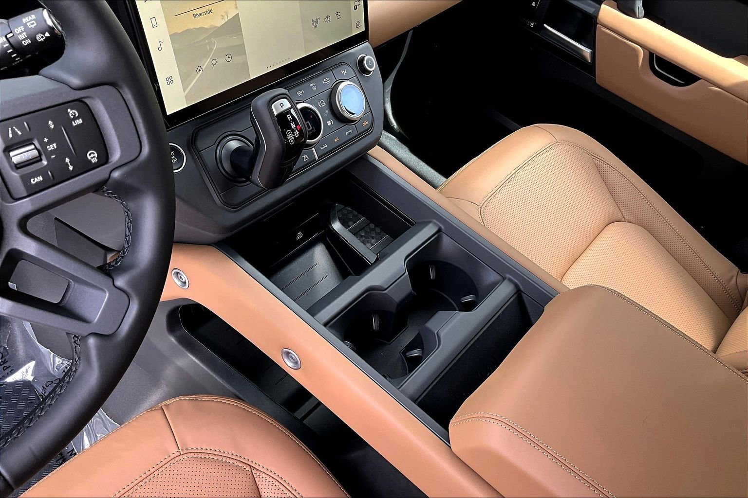 New 2026 Land Rover Defender 110 X-Dynamic SE image 8