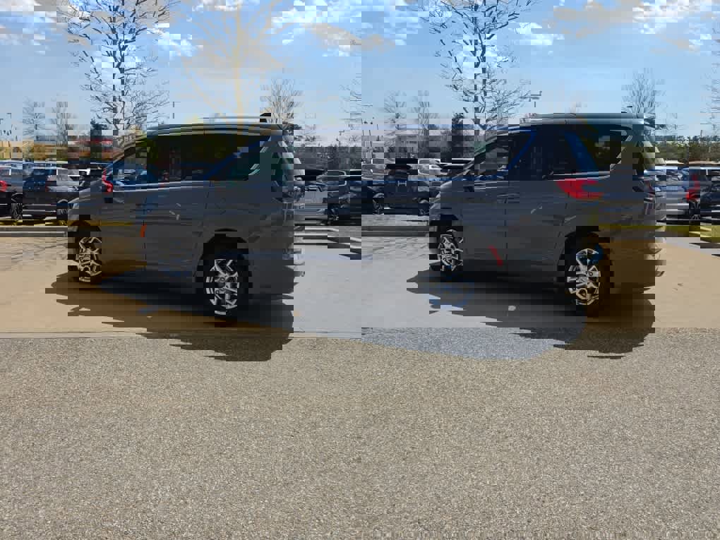 Used 2025 Chrysler Pacifica Select image 4