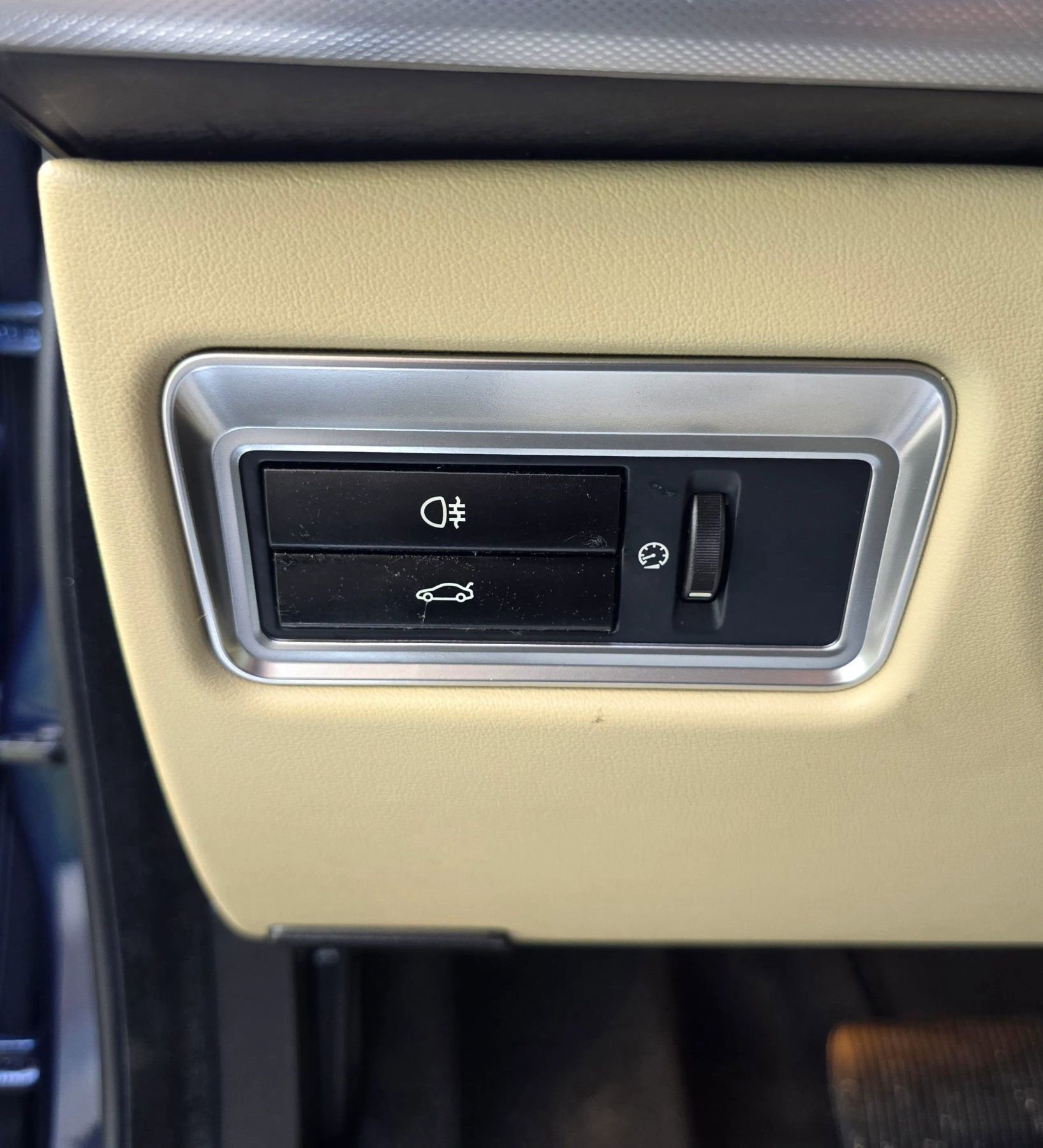 Used 2013 Jaguar XF RWD image 40