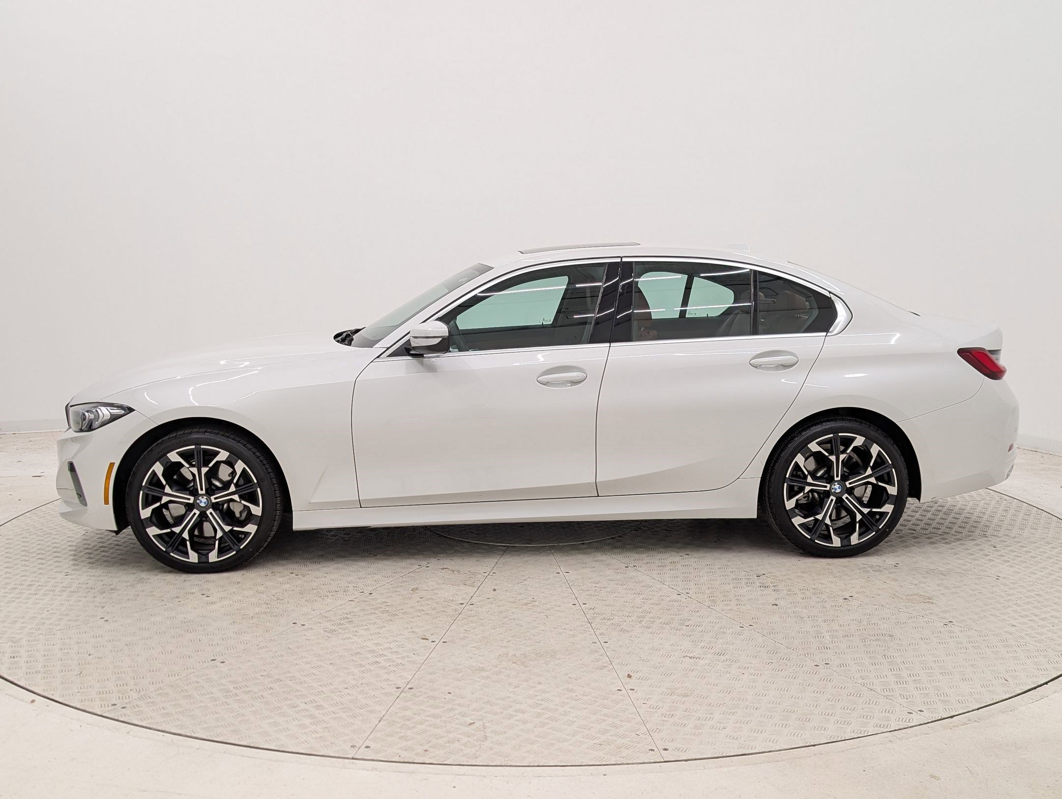 New 2025 BMW 330i Sedan w/ Convenience Package image 2