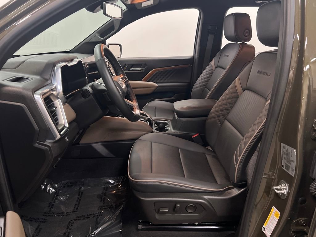 Used 2025 GMC Canyon Denali AWD/4WD image 12