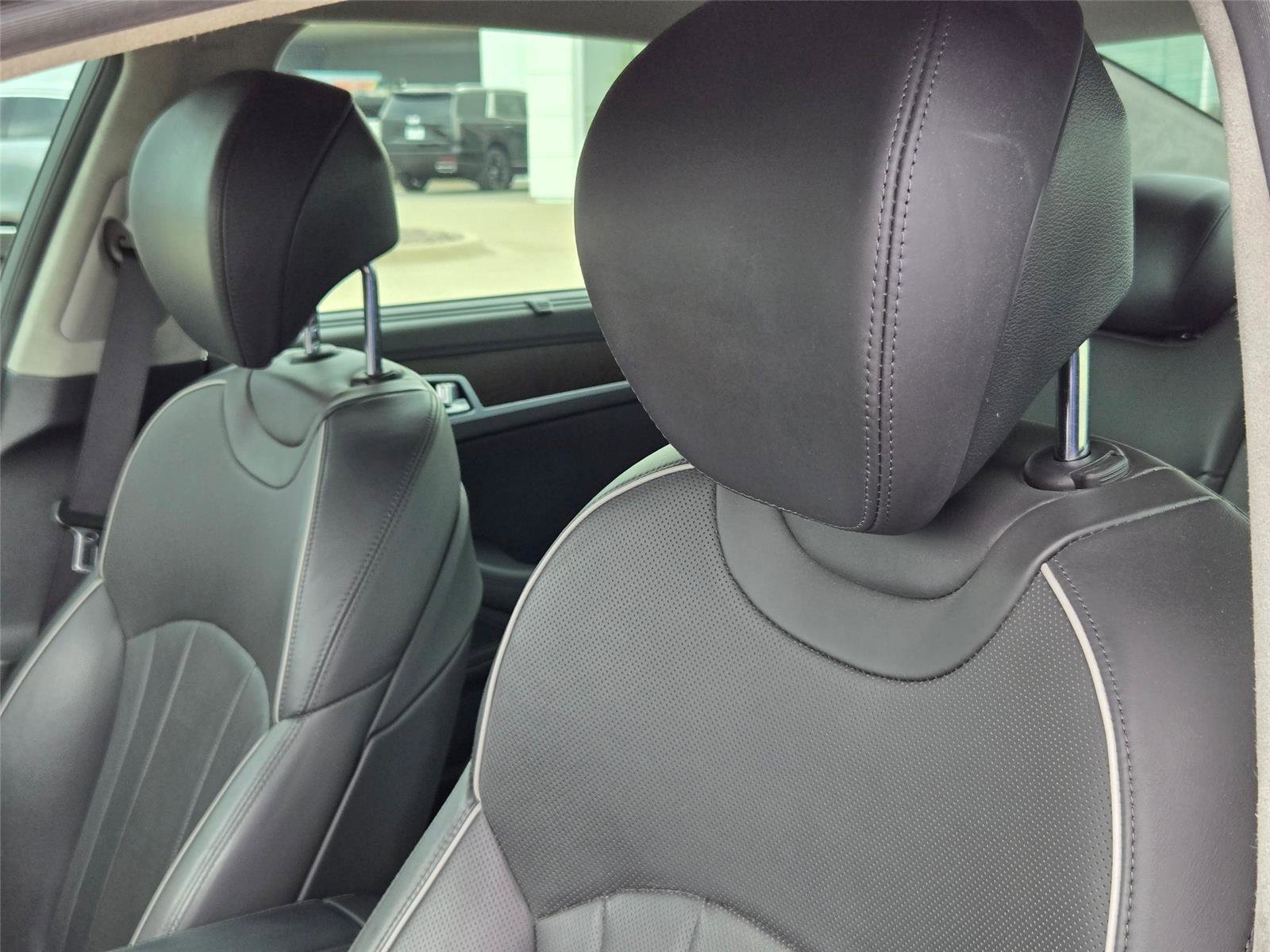 Used 2018 Genesis G80 5.0 Ultimate RWD image 12