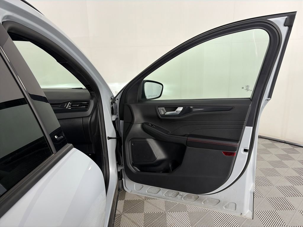 Used 2025 Ford Escape ST-Line Select AWD/4WD image 28