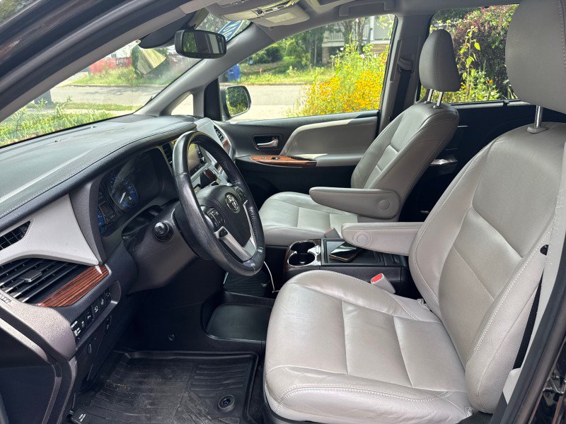 Used 2018 Toyota Sienna Limited Premium AWD/4WD image 13