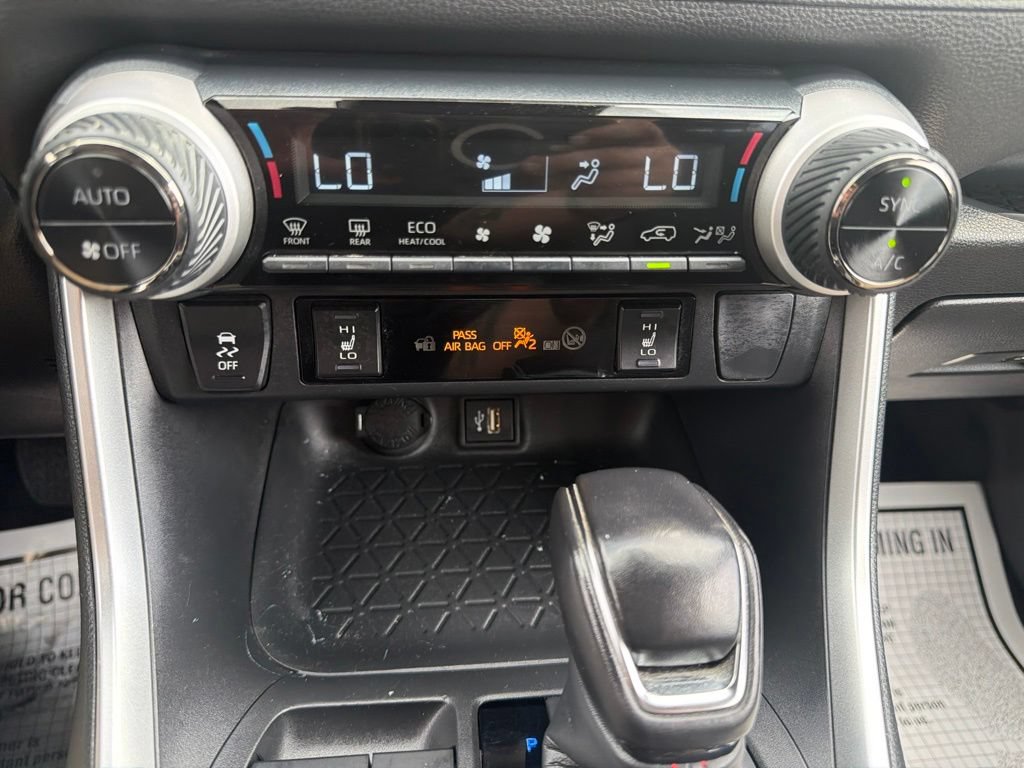 Used 2025 Toyota RAV4 SE AWD/4WD image 29