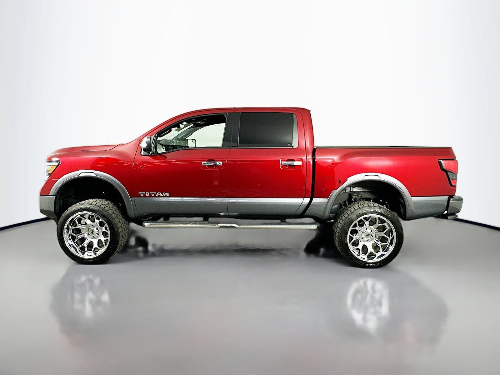 Used 2023 Nissan Titan Platinum Reserve w/ Moonroof Package AWD/4WD image 4