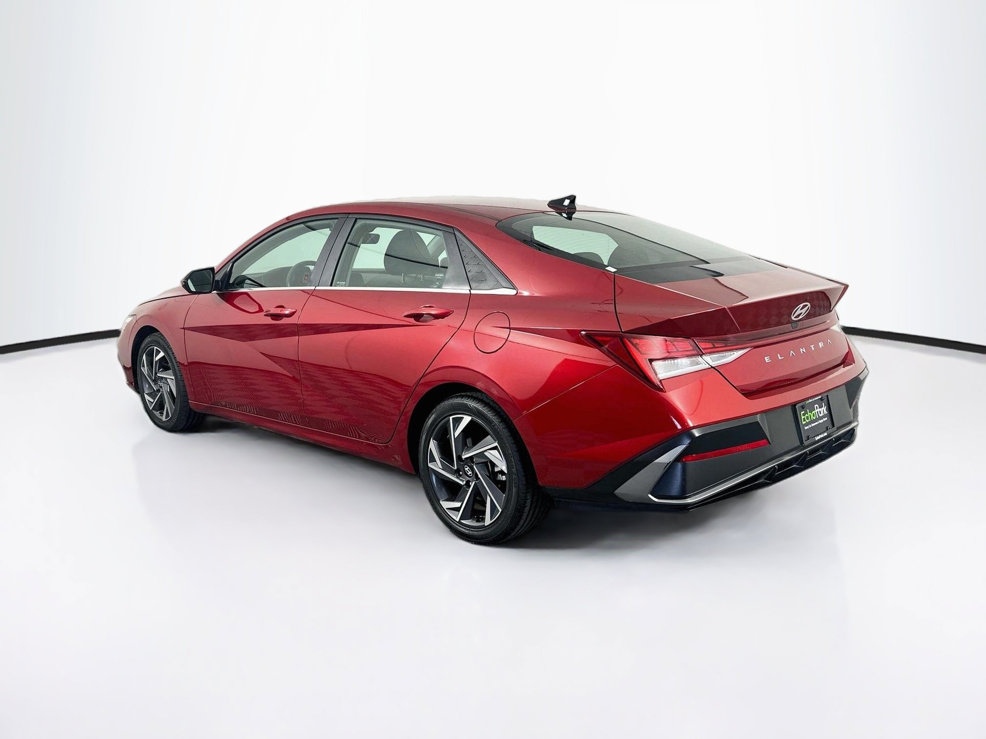 Used 2025 Hyundai Elantra SEL FWD image 5