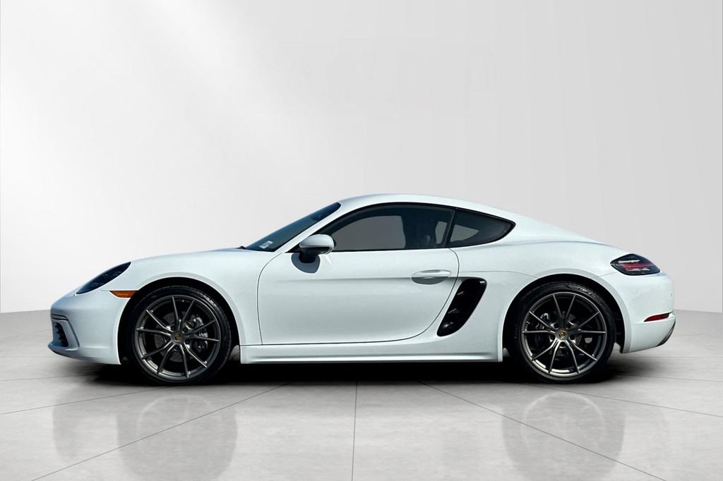 Used 2022 Porsche 718 Cayman RWD image 3