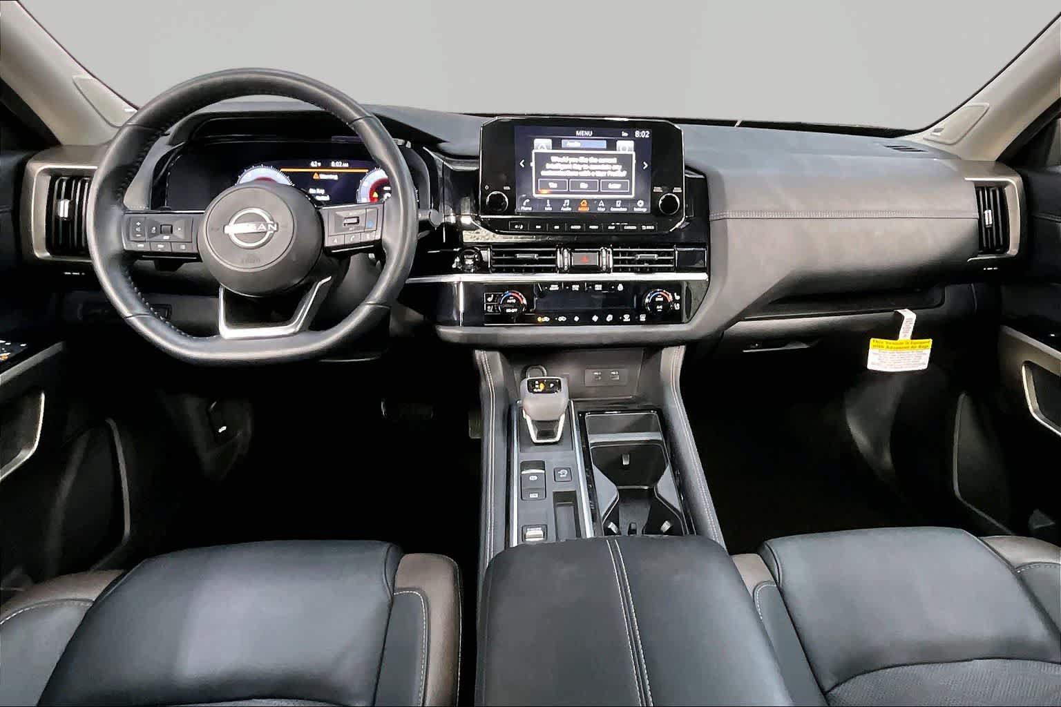Used 2025 Nissan Pathfinder Platinum FWD image 16