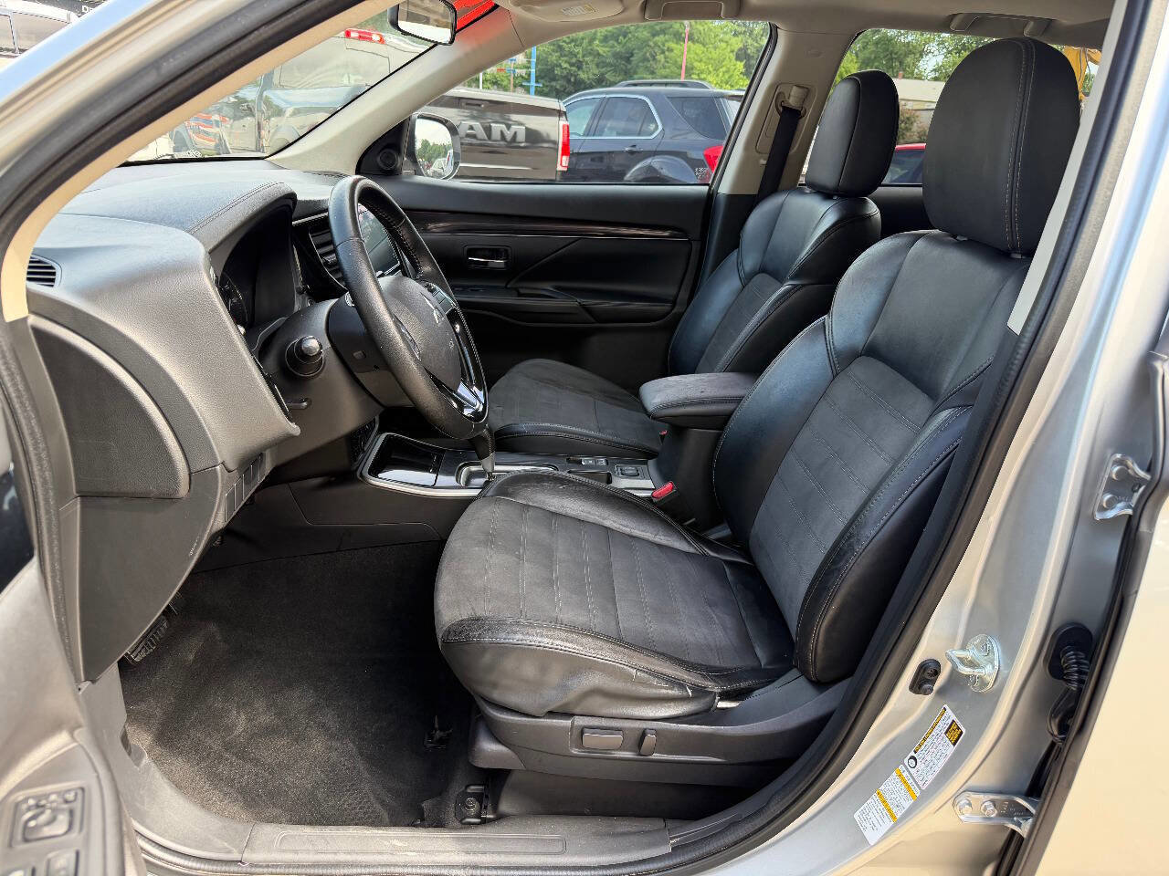 Used 2019 Mitsubishi Outlander SE FWD image 9