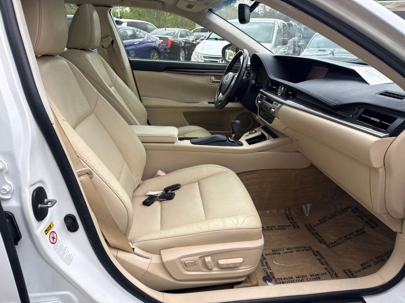Used 2013 Lexus ES 350 w/ Luxury Pkg FWD image 17