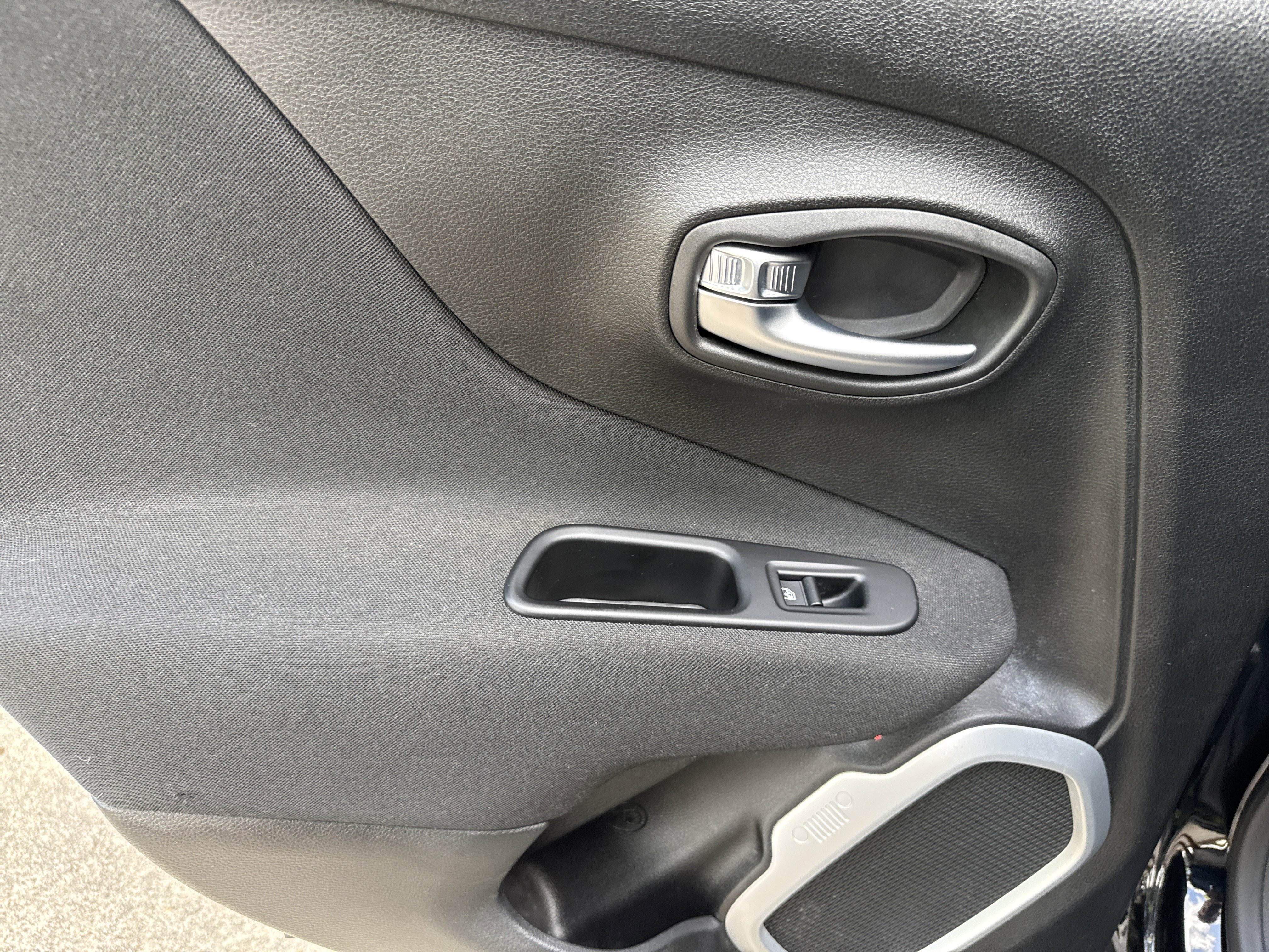 Used 2019 Jeep Renegade Sport w/ UConnect 7.0 Group AWD/4WD image 21