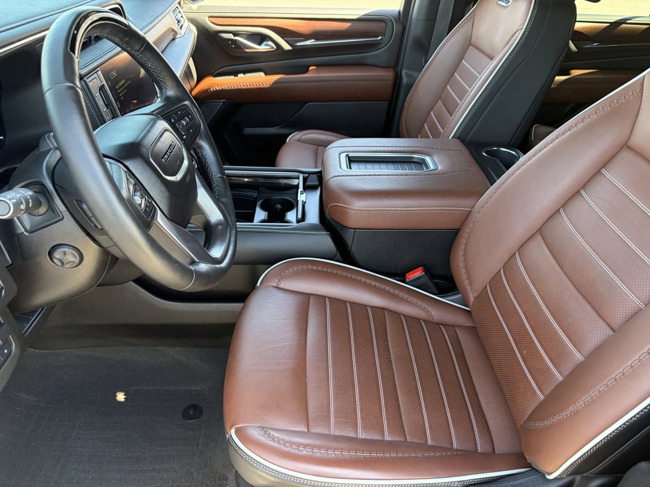 Used 2023 GMC Yukon XL Denali Ultimate w/ LPO, Floor Liner Package AWD/4WD image 22