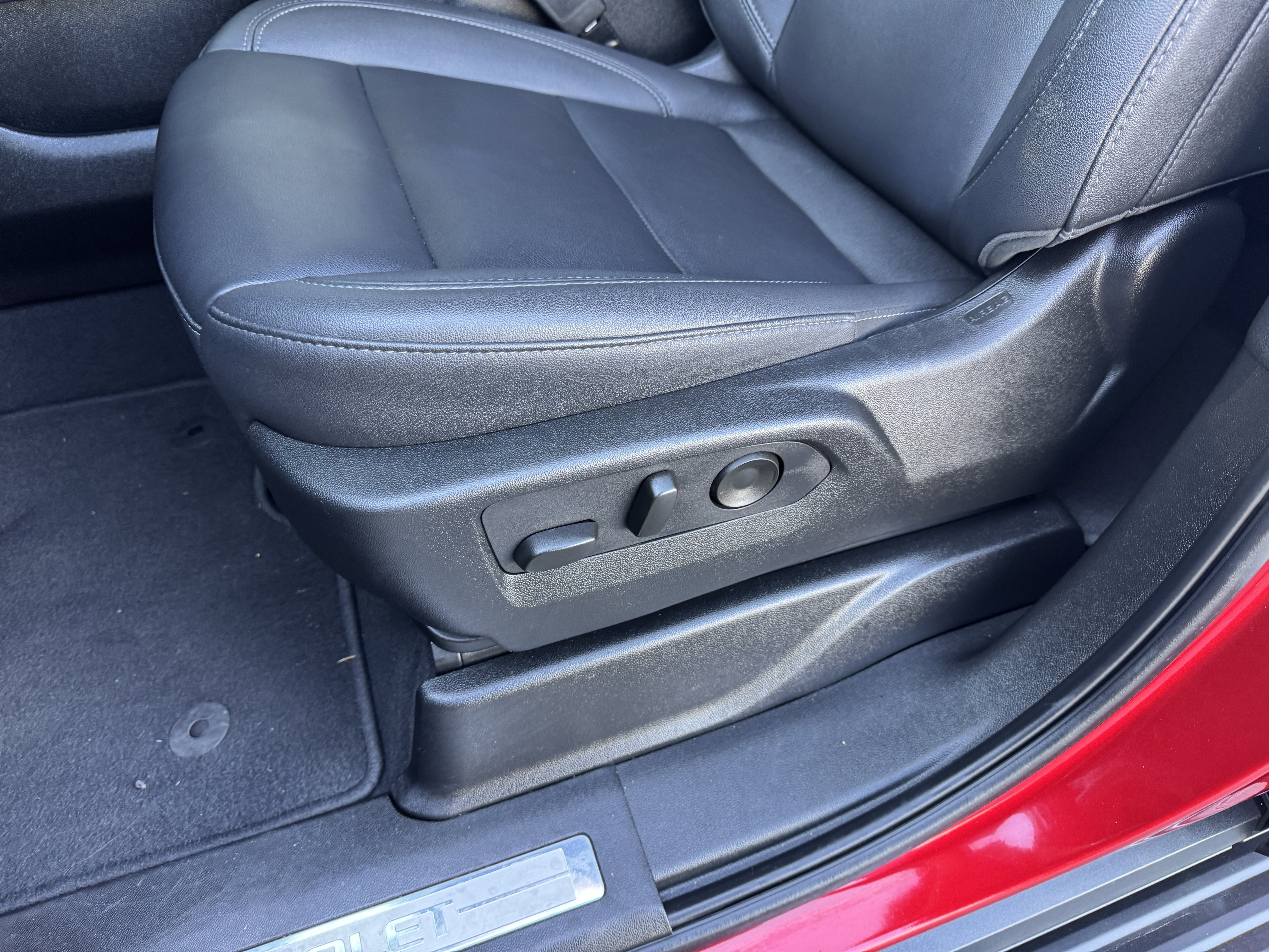 Used 2024 Chevrolet Tahoe LT w/ Luxury Package image 14